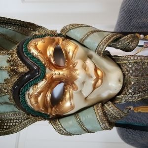 This MASK is striking, Great for Mardi Gras (has a little weight to it)